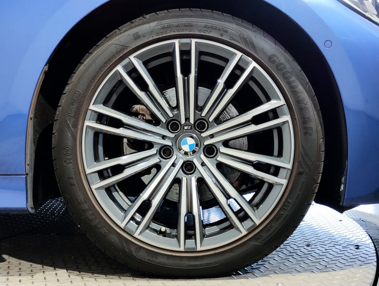 G20 320d xDrive RHD Saloon