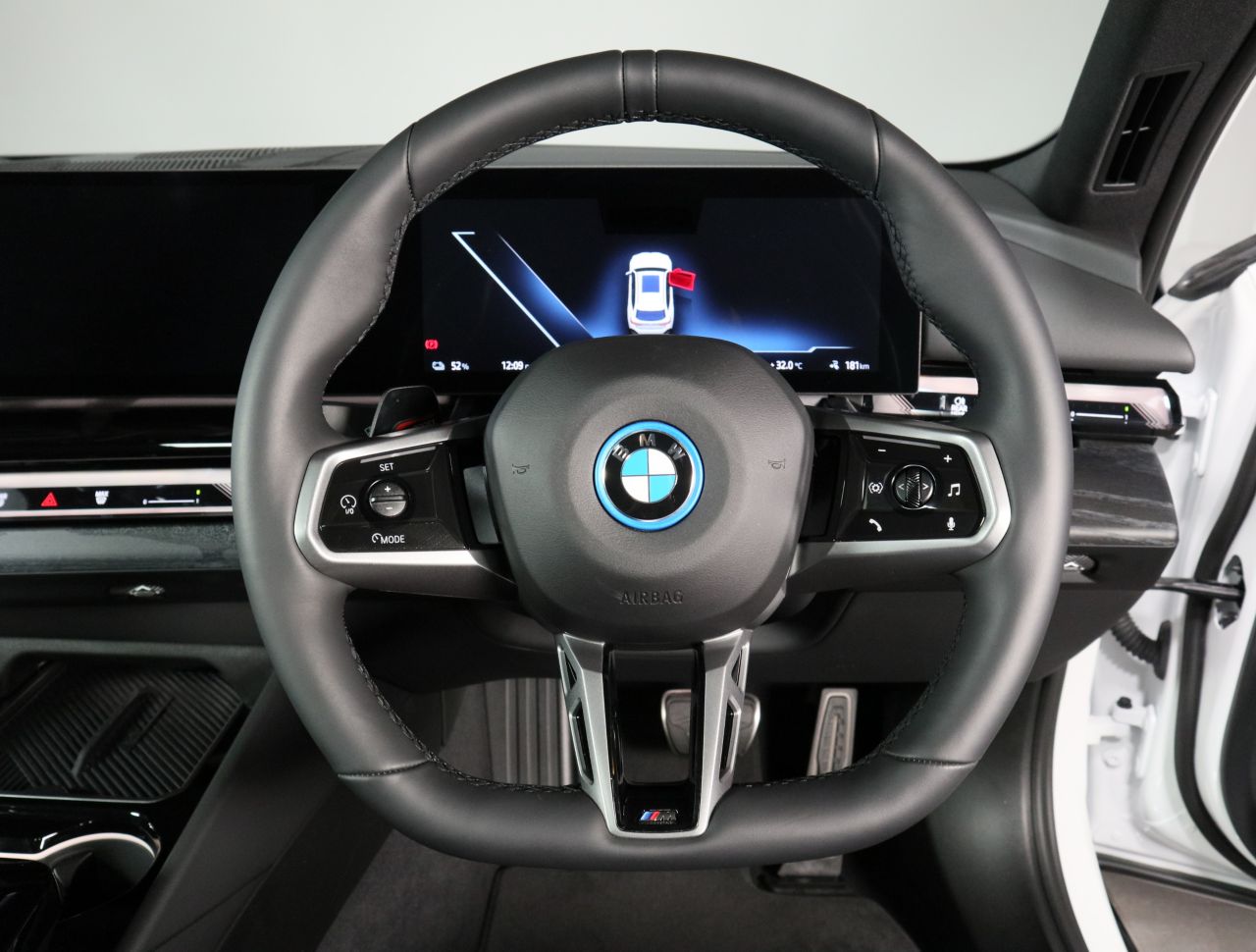 BMW i5 eDrive40 M Sport RHD