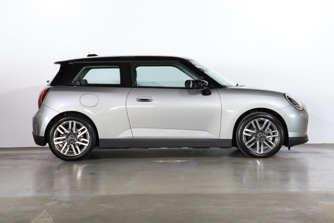J01 MINI Cooper SE