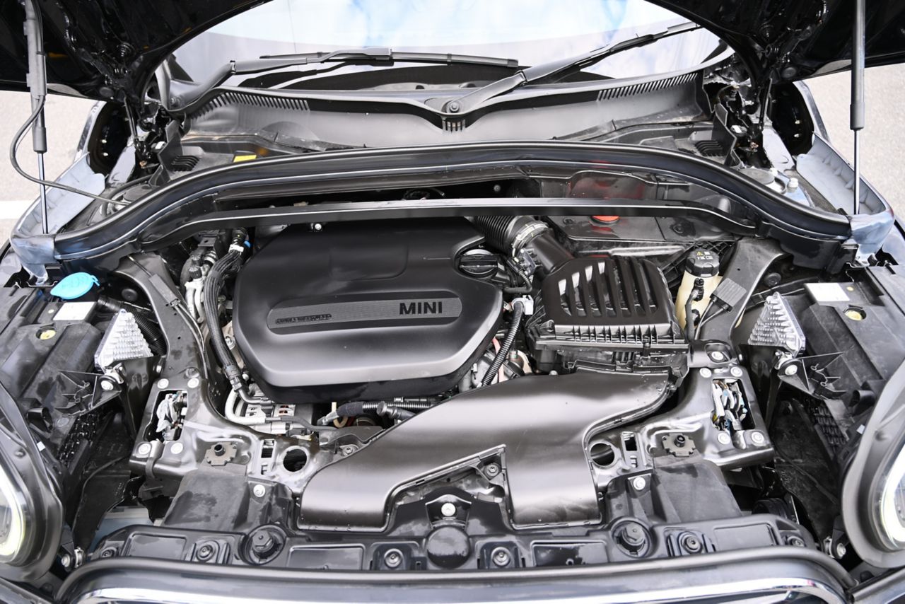 MINI COOPER D CROSSOVER.