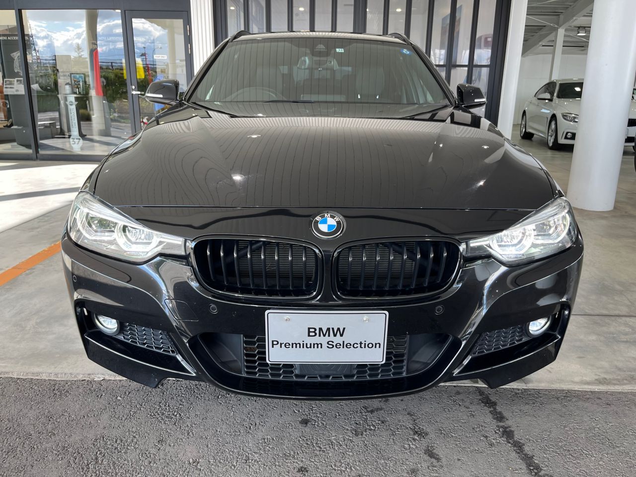 320I XDRIVE TOURING RHD