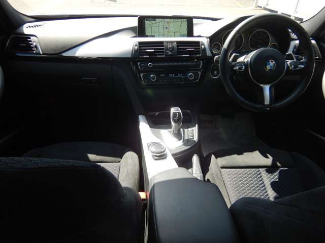 320D SEDAN RHD