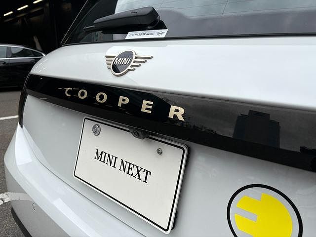 J01 MINI Cooper E