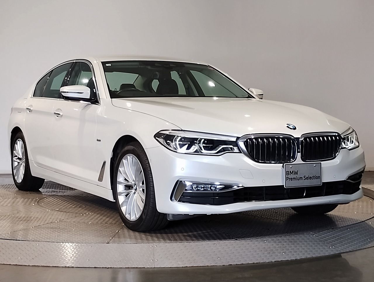 523I