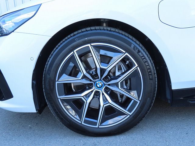 BMW i5 eDrive40 Sedan RHD