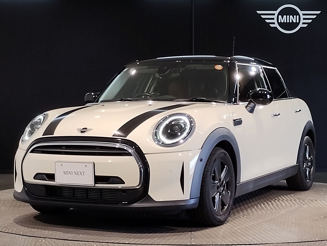 THE NEW MINI COOPER D 5 DOOR.