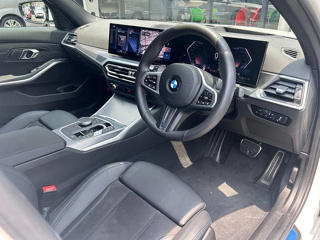 320d xDrive Berline RHD