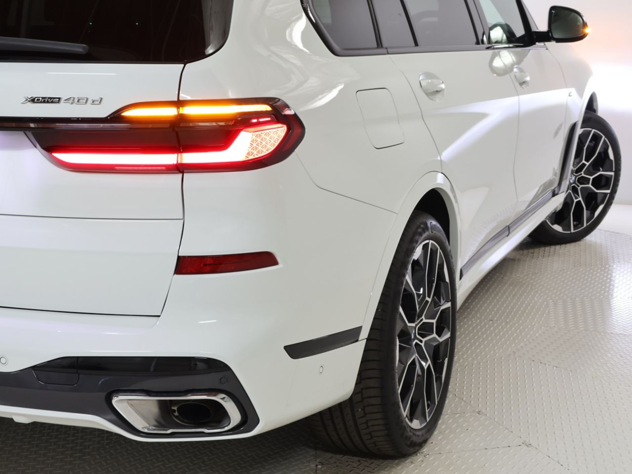 X7 xDrive40d RHD US
