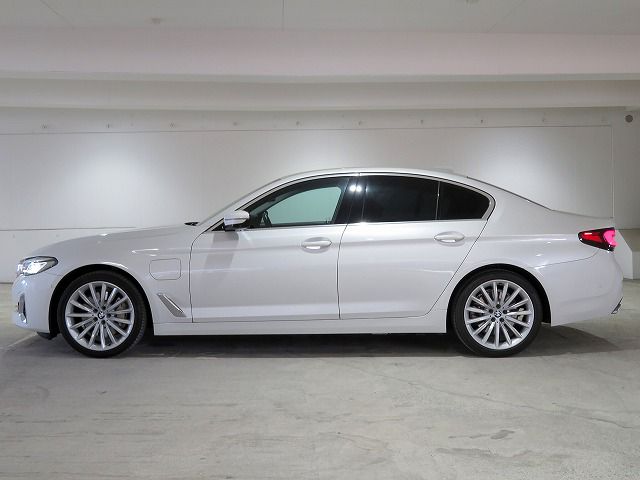530e Sedan RHD