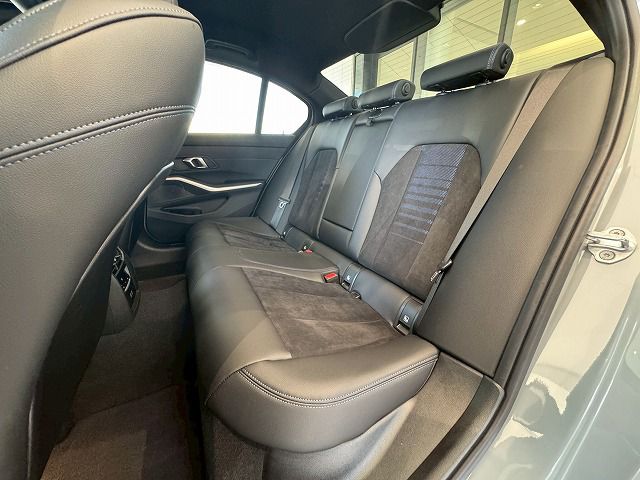 320d xDrive Berline RHD
