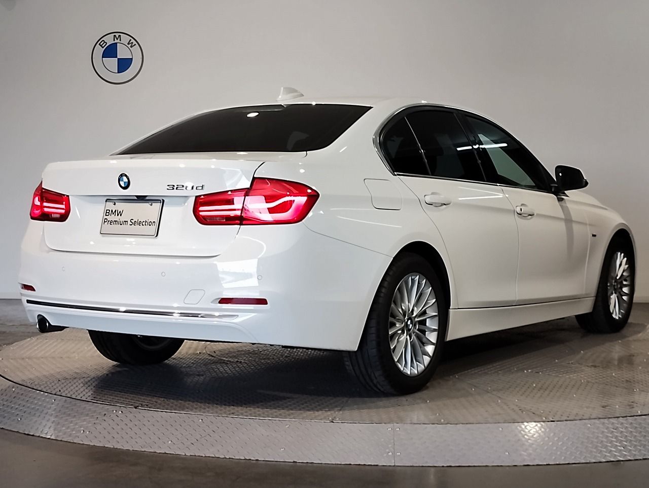 320D SEDAN RHD