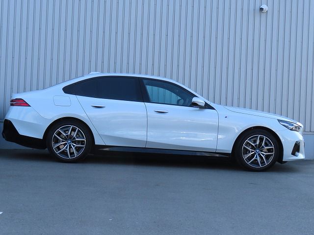BMW i5 eDrive40 Sedan RHD