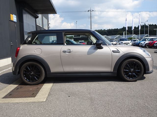 MINI Cooper F56 RHD