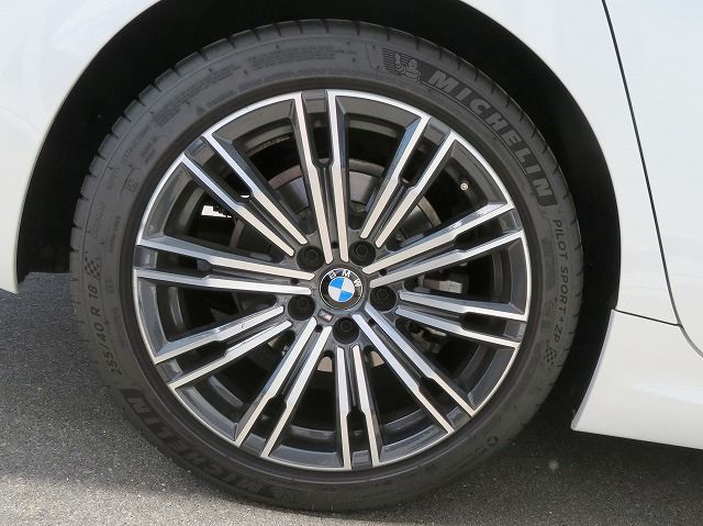 G20 320d xDrive RHD Saloon