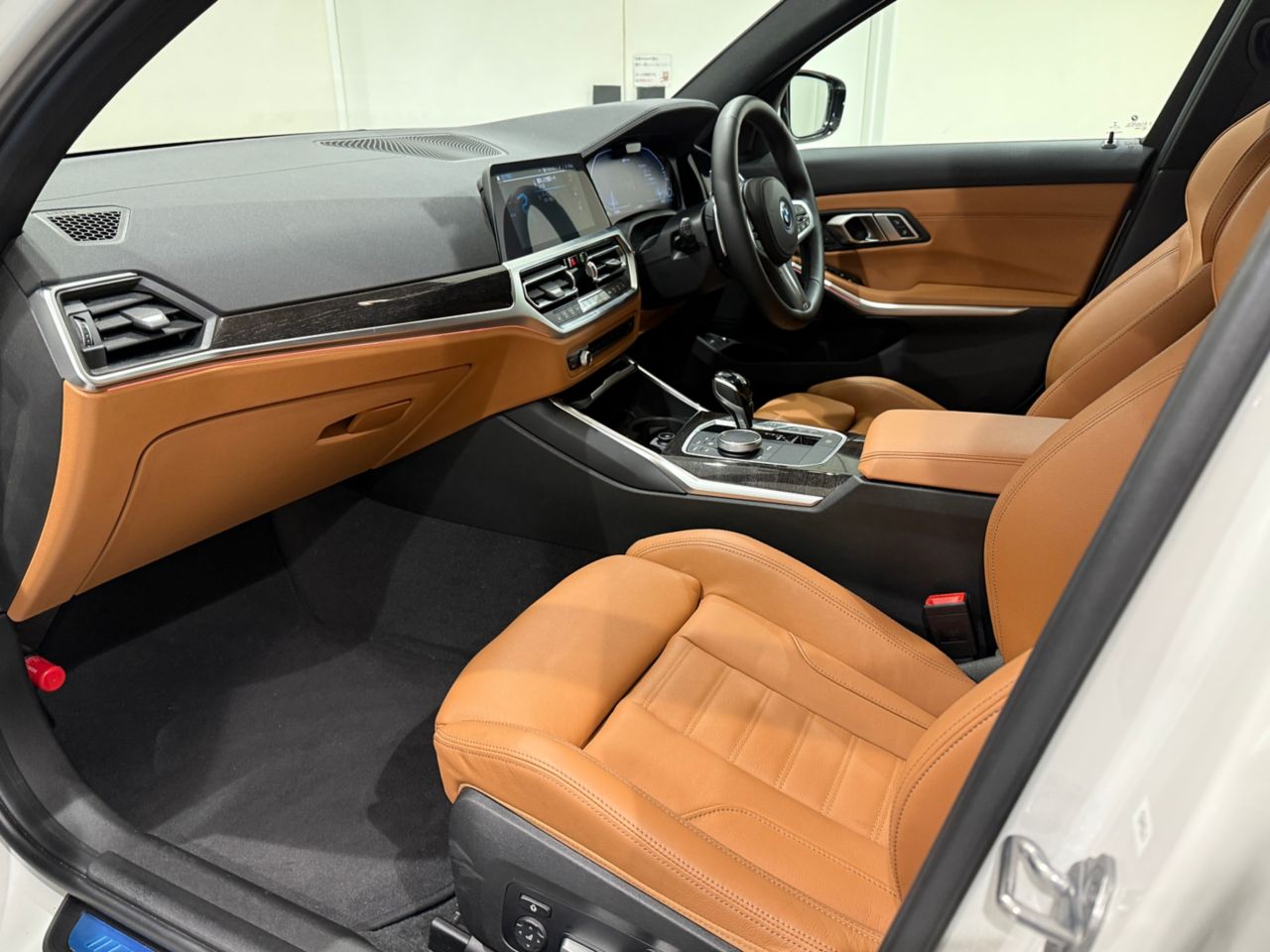 G20 330e Saloon RHD MX