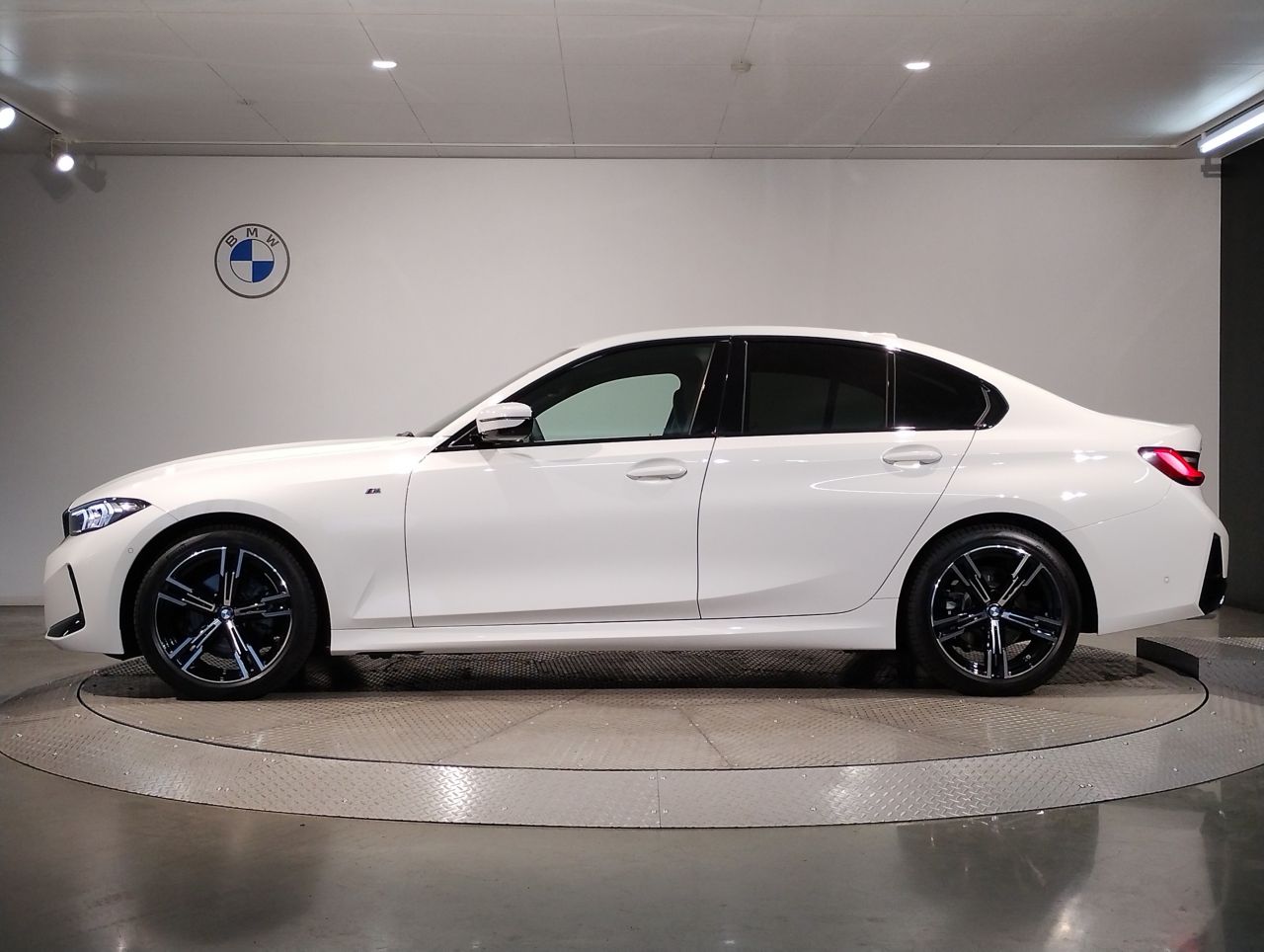 320d xDrive Berline RHD
