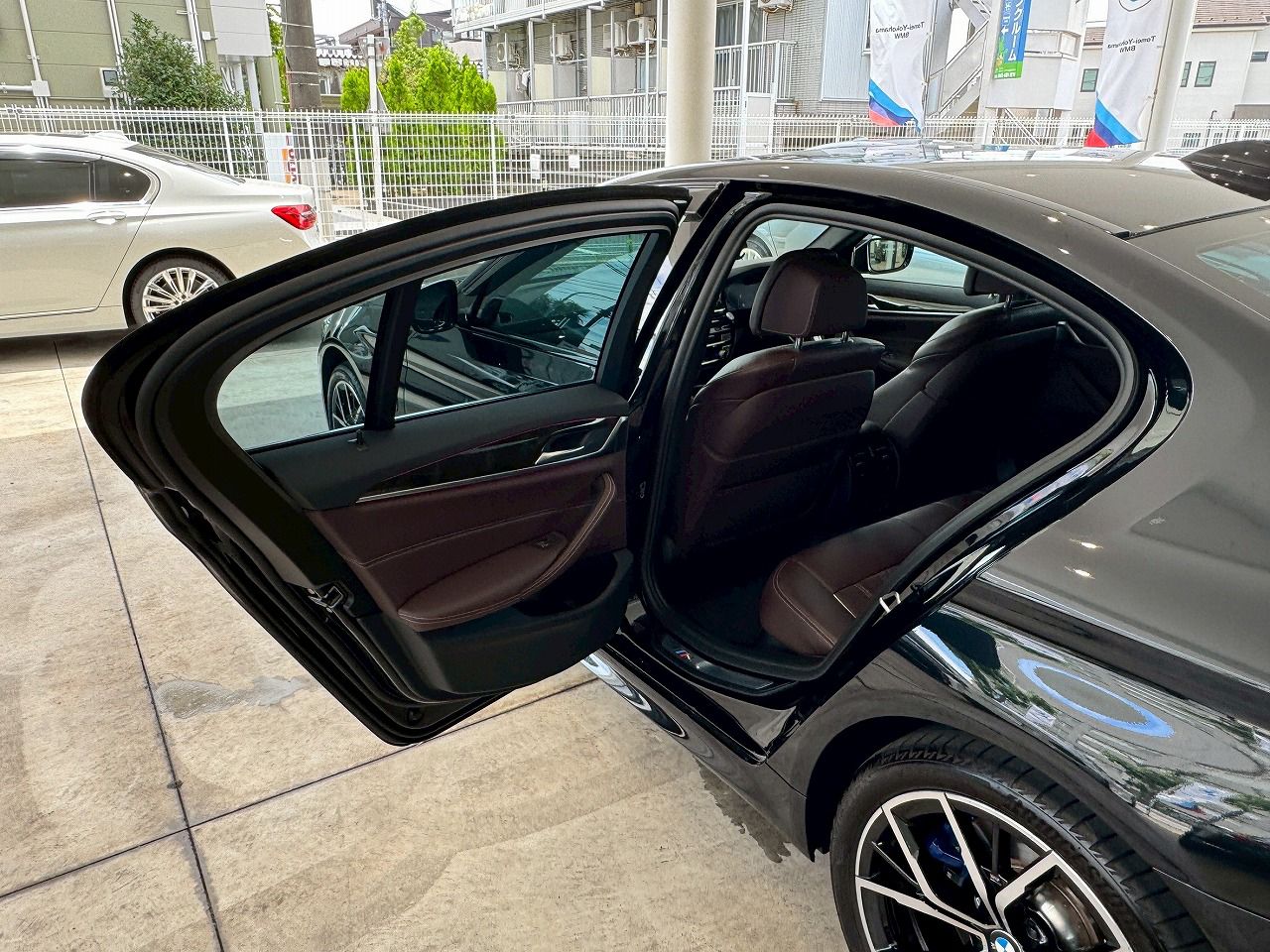 530e Sedan RHD