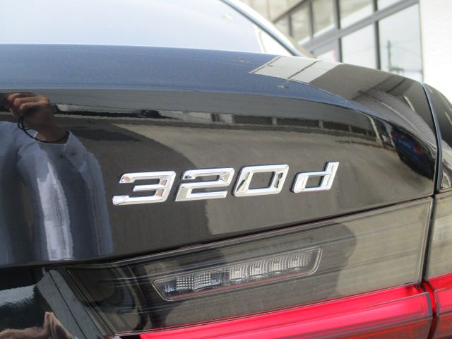 320d xDrive Berline RHD