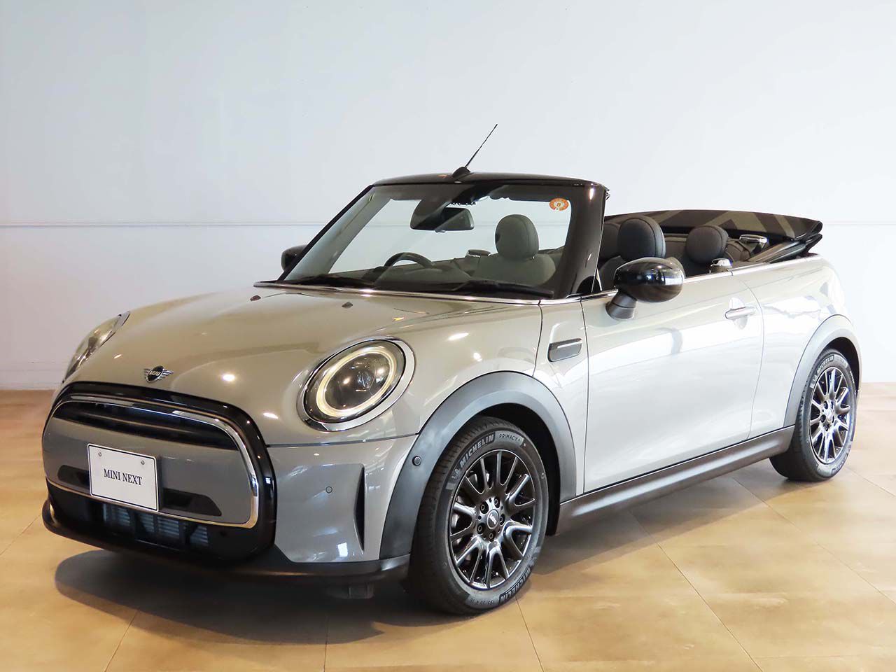 THE NEW MINI COOPER CONVERTIBLE.