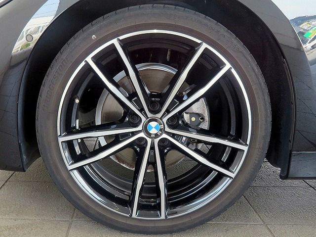 G20 320d xDrive RHD Saloon