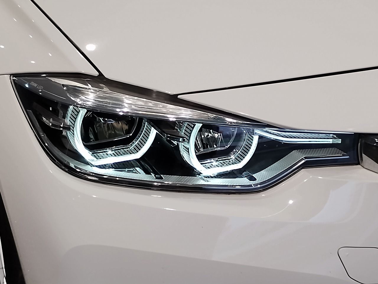 320D SEDAN RHD