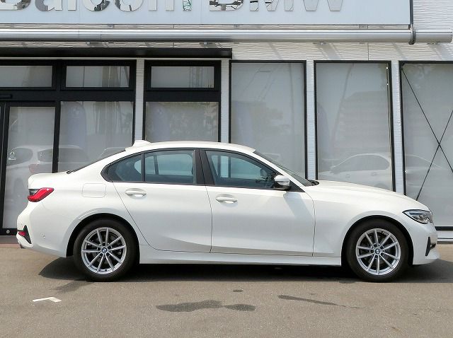 G20 320d xDrive RHD Saloon