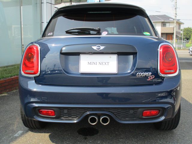F55 COOPER S D(AT)