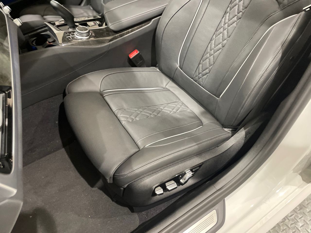 530e Sedan RHD