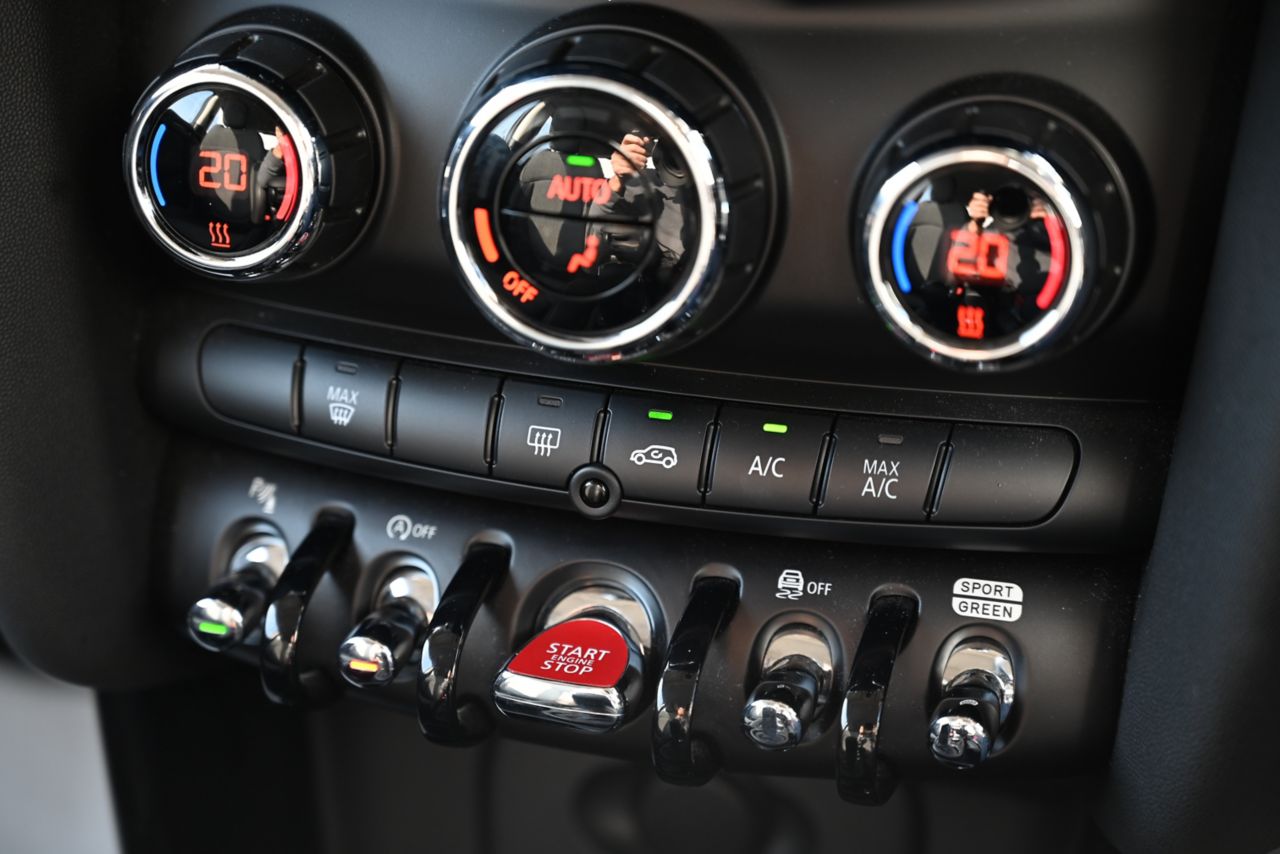 MINI Cooper F56 RHD