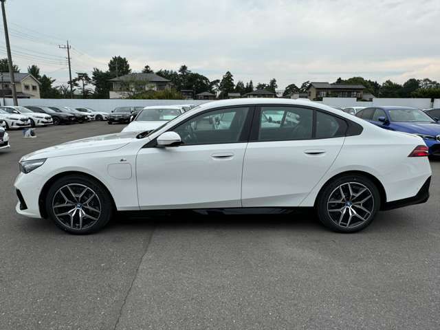 BMW i5 eDrive40 Sedan RHD