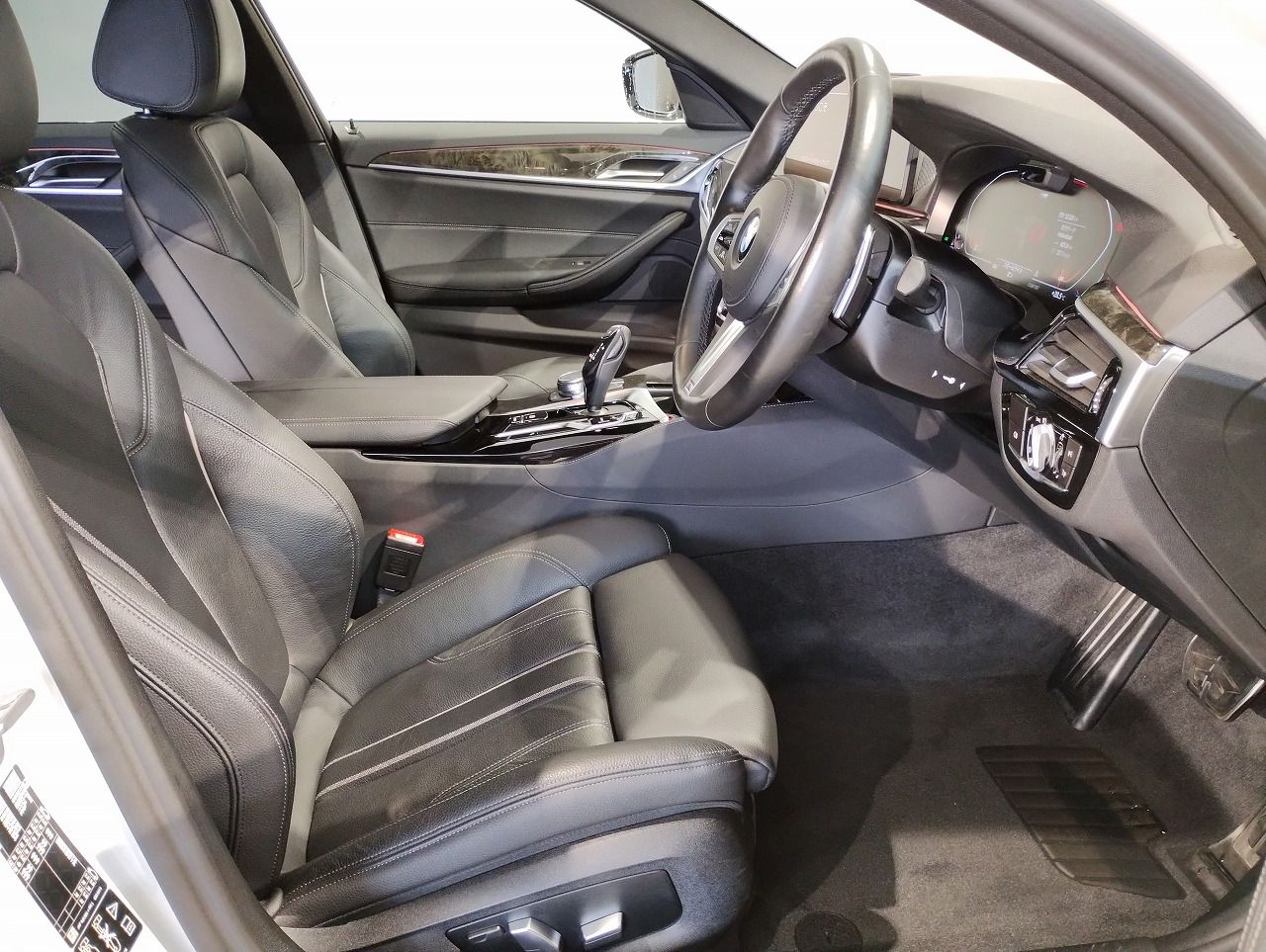 520d xDrive Sedan RHD