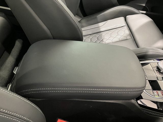 F97 X3 M RHD LCI