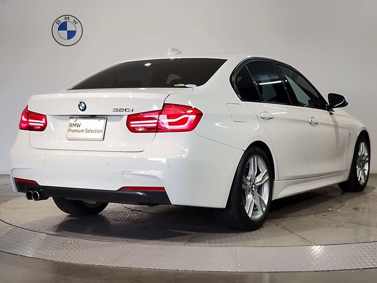 320I SEDAN RHD
