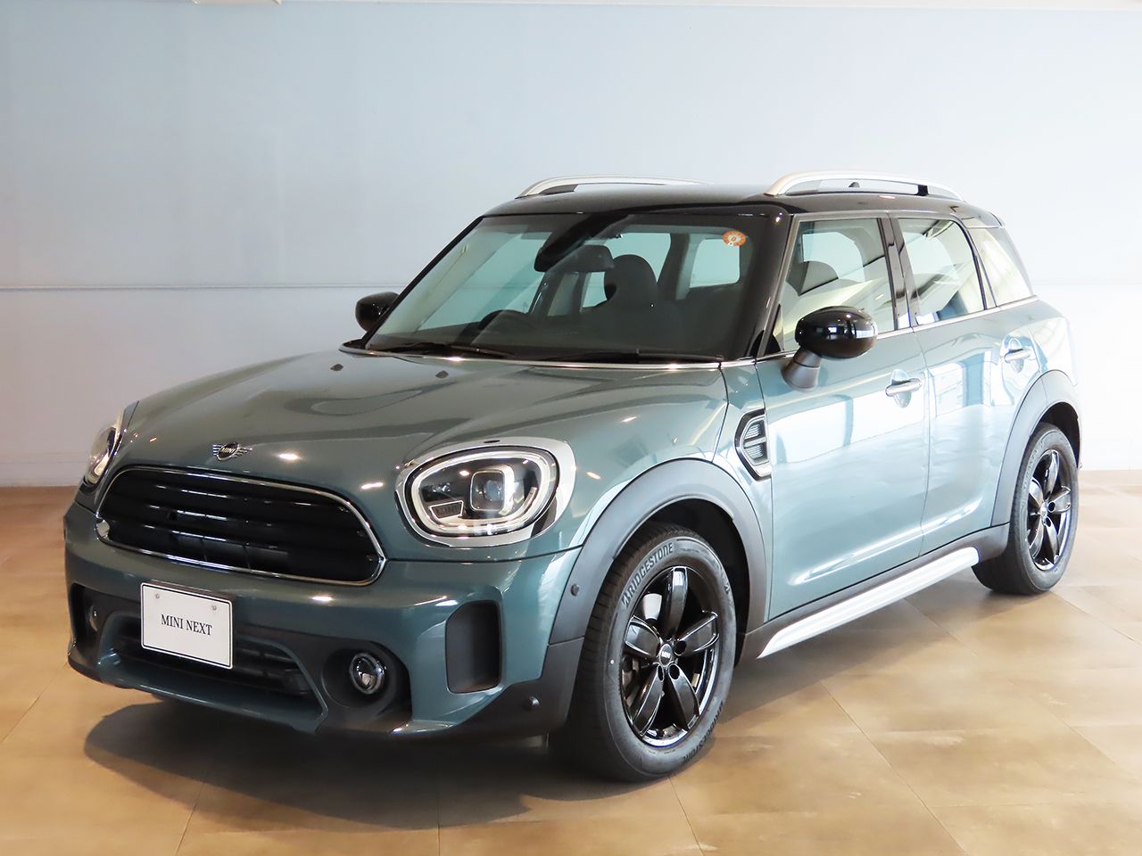THE NEW MINI COOPER D CROSSOVER.