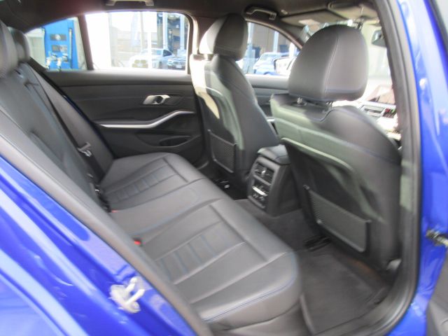 G20 320d xDrive RHD Saloon