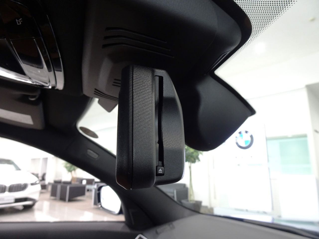 G20 330e Saloon RHD
