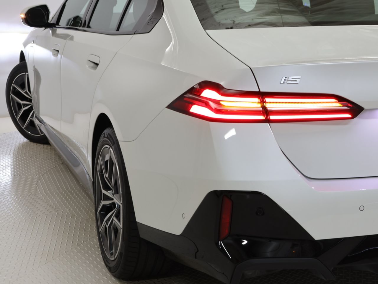 BMW i5 eDrive40 Sedan RHD