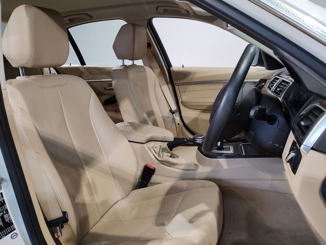 320D SEDAN RHD