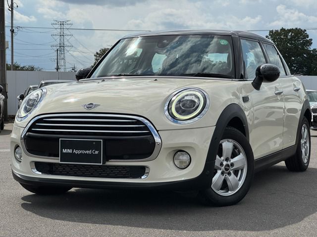 THE NEW MINI COOPER D 5 DOOR.