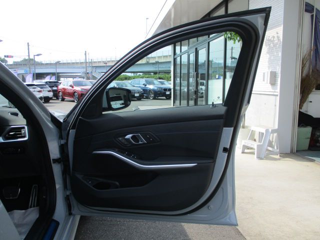 320d xDrive Berline RHD