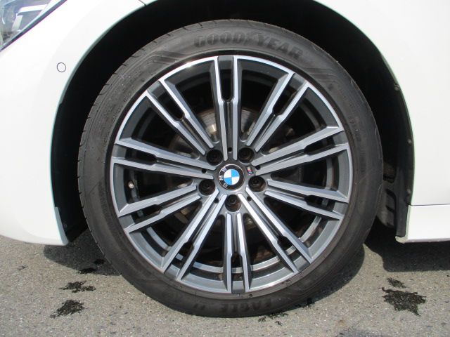 320i Sedan RHD