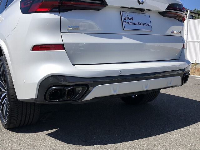 X5 M60i xDrive RHD