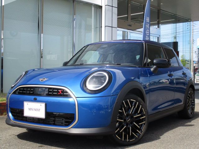 THE NEW MINI COOPER (5 DOOR) S