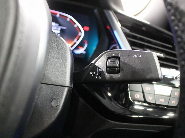 G29 z4 sDrive20i RHD