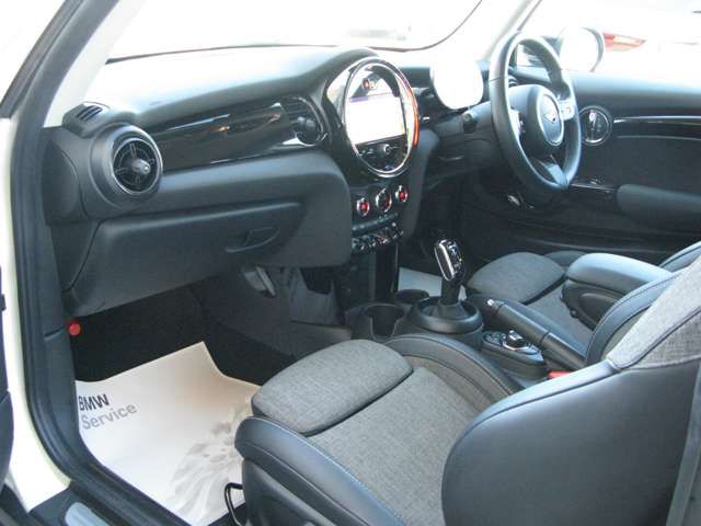 MINI Cooper F56 RHD