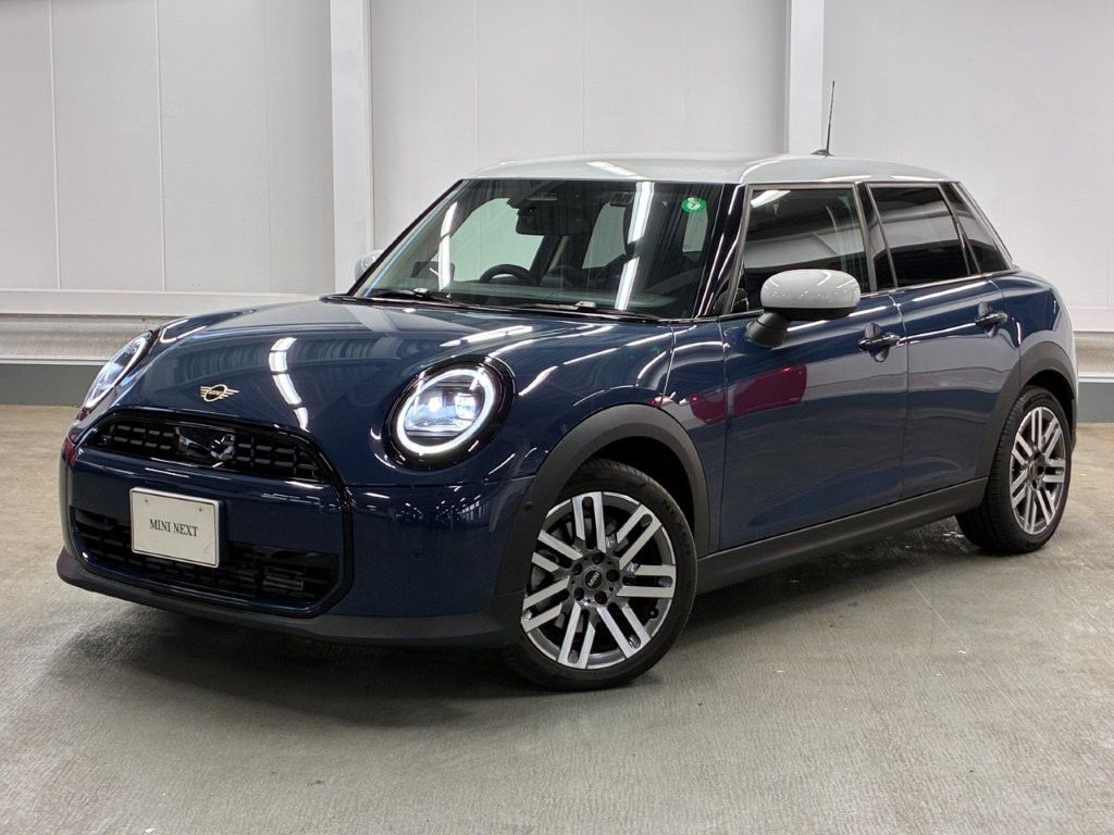 THE NEW MINI COOPER (5 DOOR) C