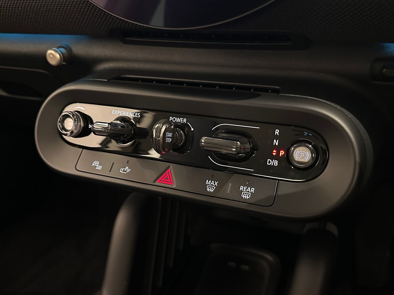 J01 MINI Cooper E