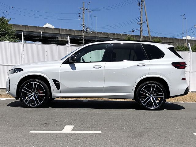 X5 M60i xDrive RHD