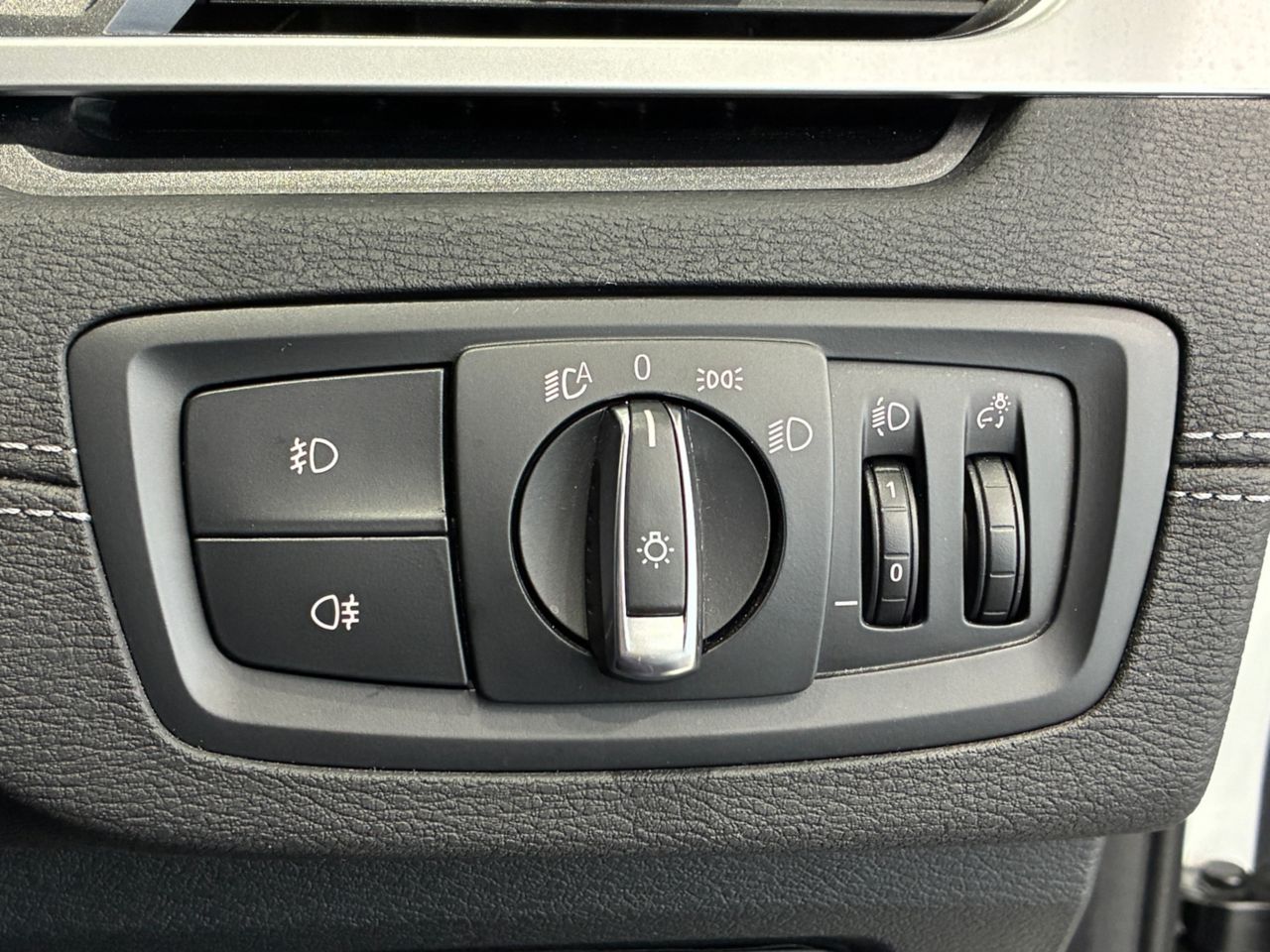 X1 sDrive18i RHD