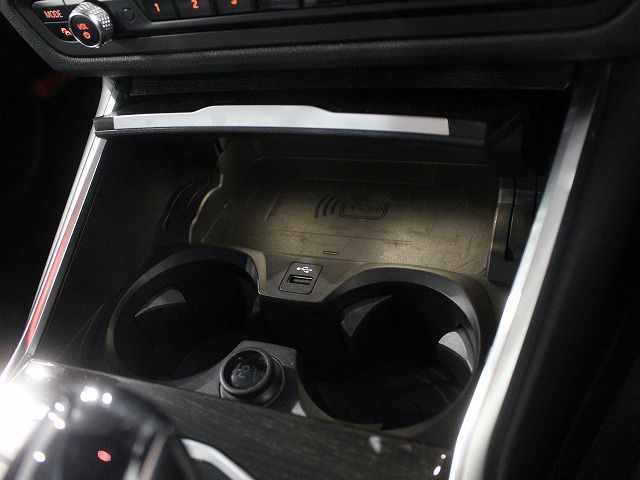 320i Sedan RHD